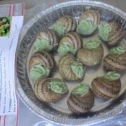 Escargots en coquilles au beurre ail persil .